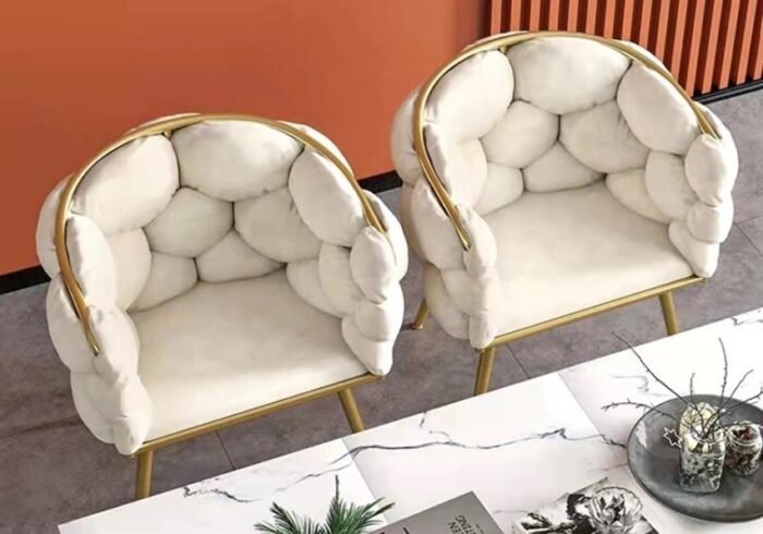 chaise ballon or velours beige design contemporain moderne